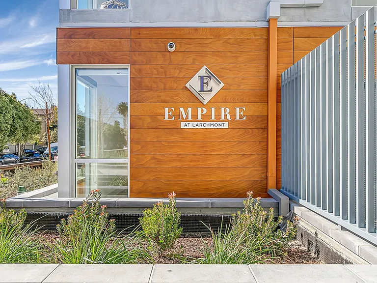 Empire at Larchmont — Photo 19