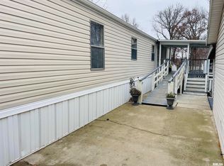 106 E Messinger Ave, Patoka, IL 62875