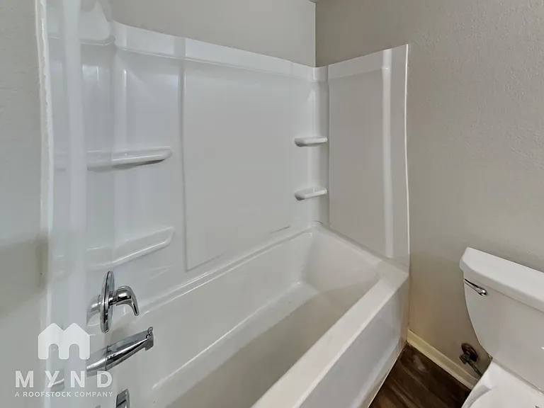 9176 Pleasant Valley Dr — Photo 14