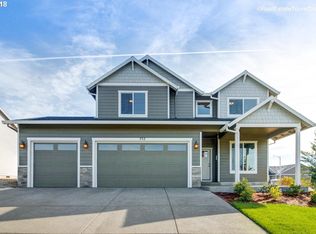 752 N 4th St, Carlton, OR 97111