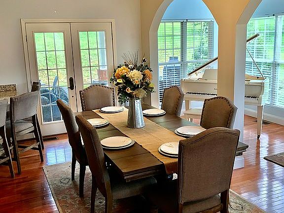 5th image of 20 Blossom Ln