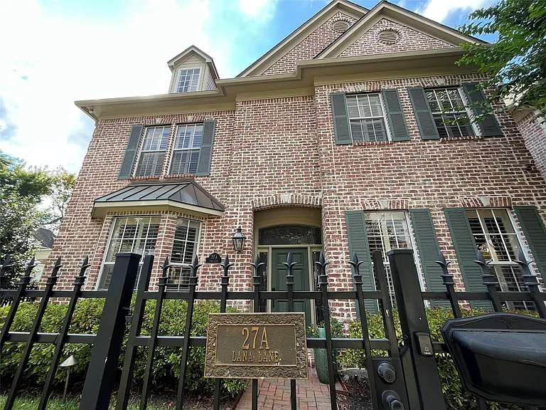 27 Lana Ln #A — Photo 2