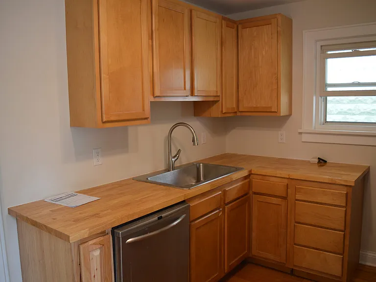 1612 Packers Ave — Photo 5