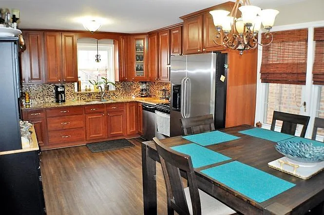 3beds, 1bath Apartment (No Security Deposit) — Photo 2