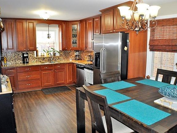 Eat-in Kitchen