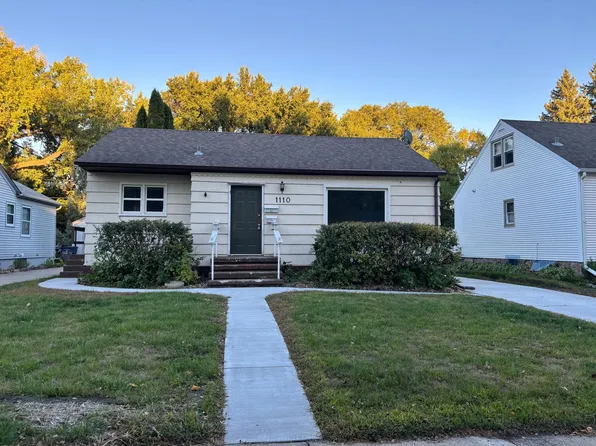 1110 12th St S, Moorhead, MN 56560