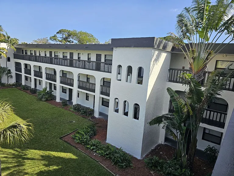 Riverside Manor/N'ice Apartments - 889 Riverside Drive, Ft. Lauderdale, FL 33312 — Photo 27