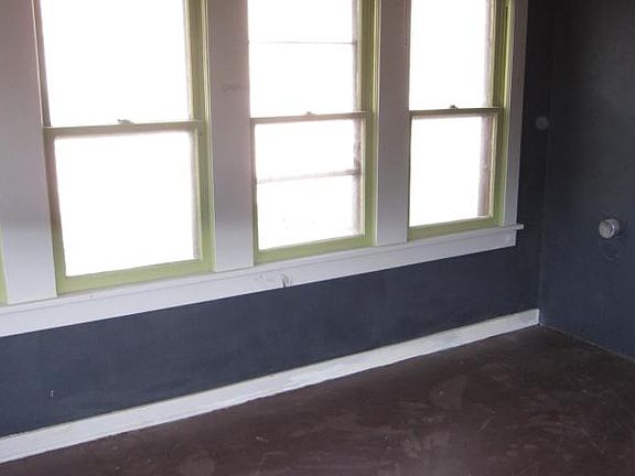 4th image of 309 S Chautauqua St