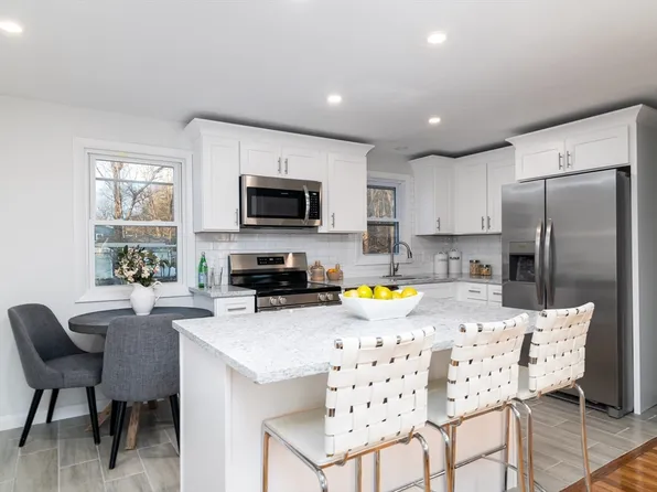 13 Thornton Rd, Holbrook, MA 02343