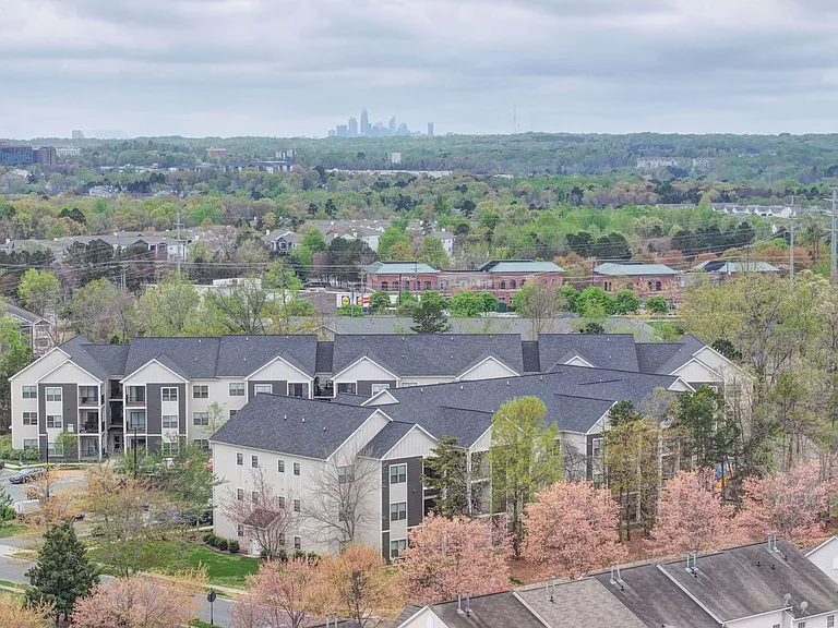 Hyde Glen Apartments — Photo 18