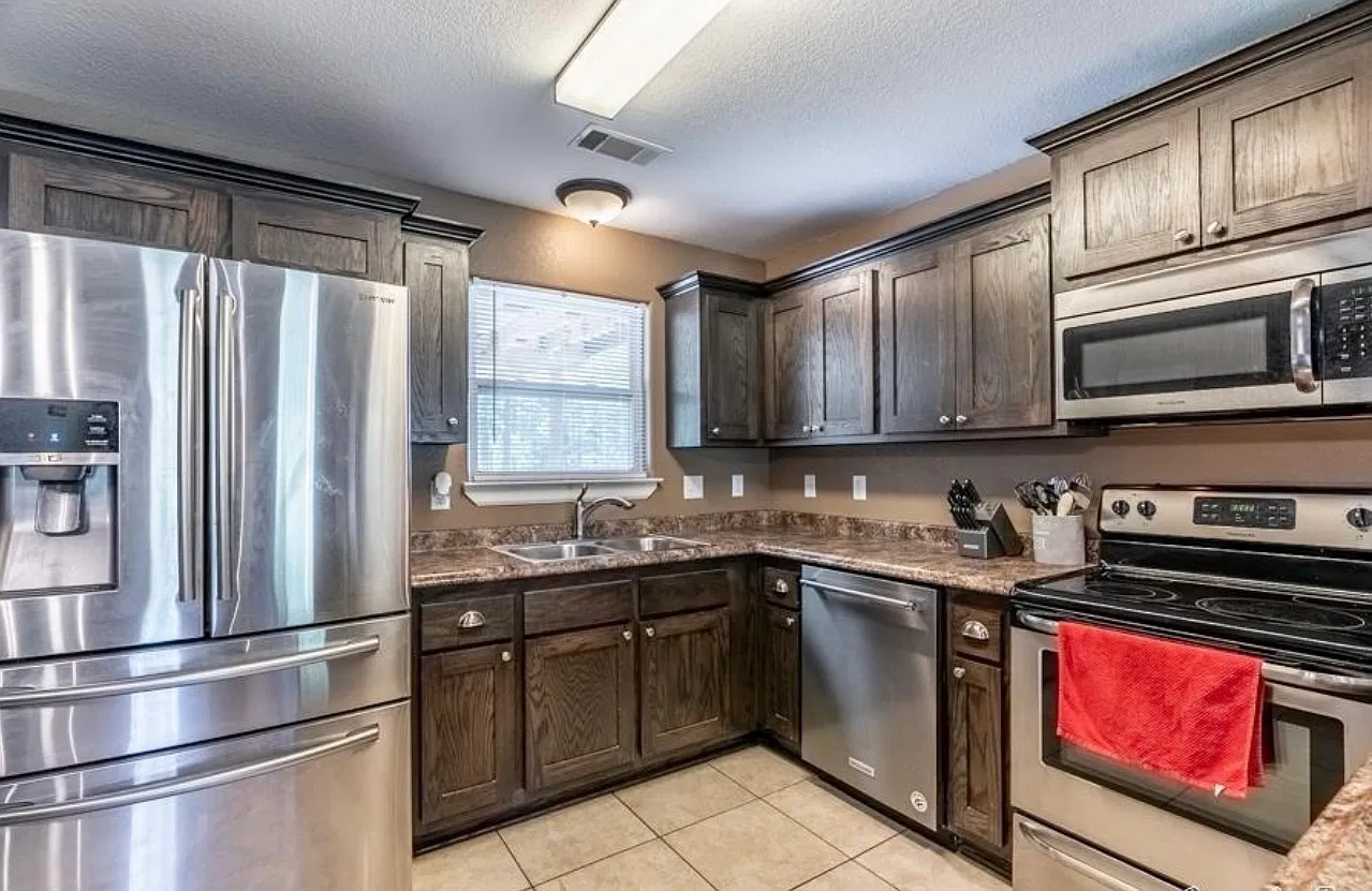 1413 Oakbend Dr — Photo 4