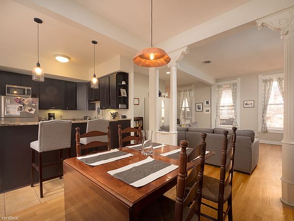 2037-w-iowa-2ch-chicago-dining-room