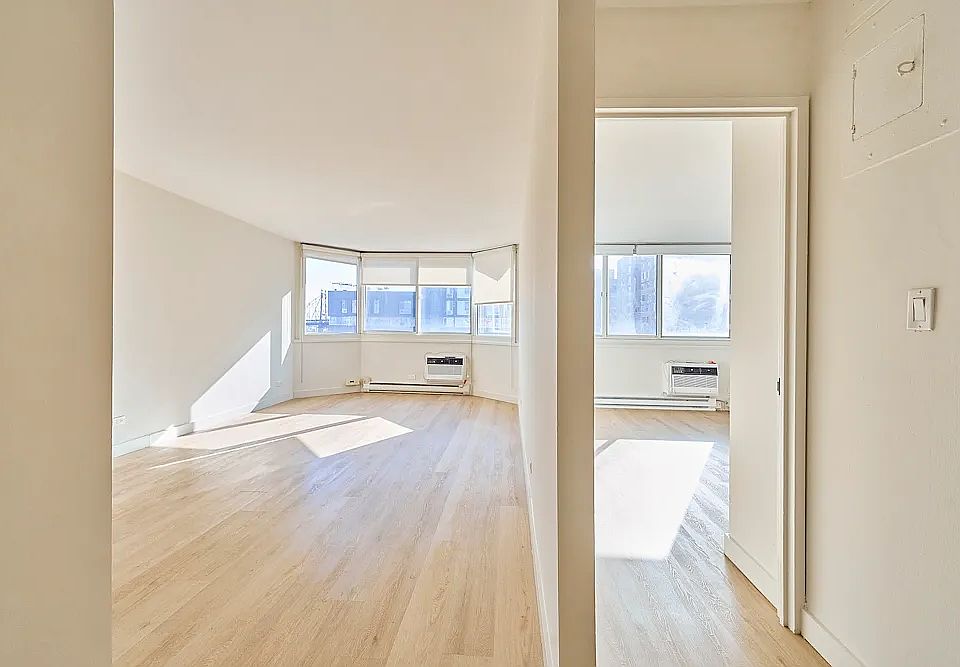 1st image of 580 Main St APT 746