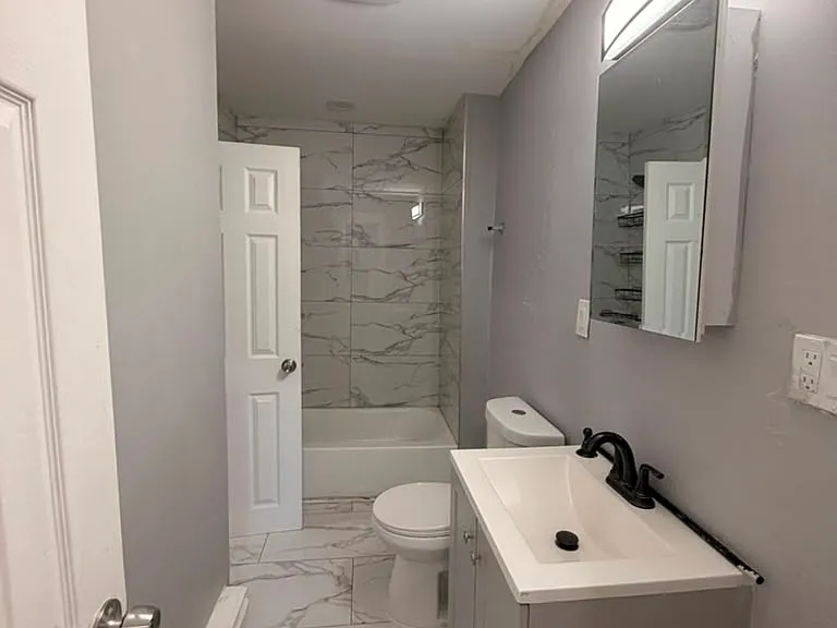 142 Rowe St #1B — Photo 2