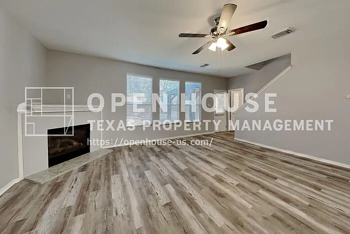 4 bed, 2.5 bath, 2432 sqft, $2,225 — Photo 3