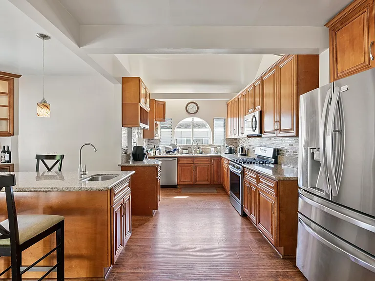 10530 Kinnard Ave — Photo 6