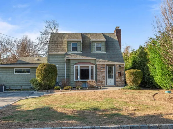 39 Earl Avenue, Northport, NY 11768