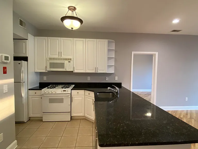 915 Madison St #6C — Photo 6