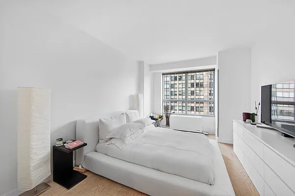 Rented by Realmart Realty LLC | media 8