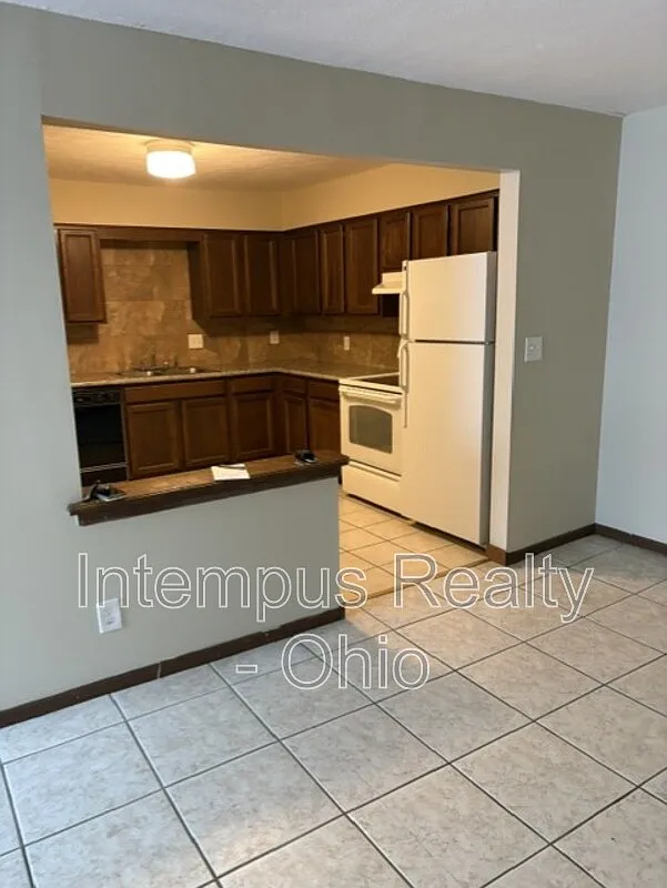 2 bed, 1.0 bath, 936 sqft, $1,000 — Photo 2
