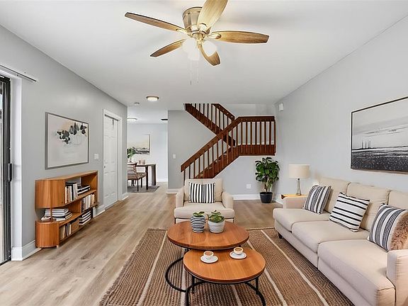 3rd image of 7600 Courtyard Run