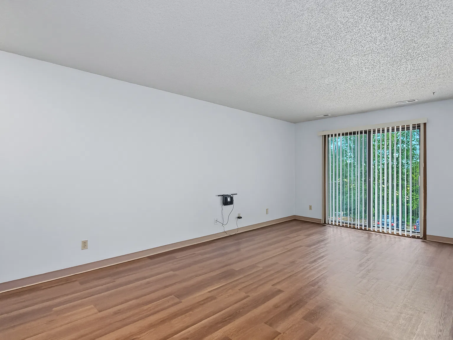 2 bed, 800 sqft, $860 — Photo 2