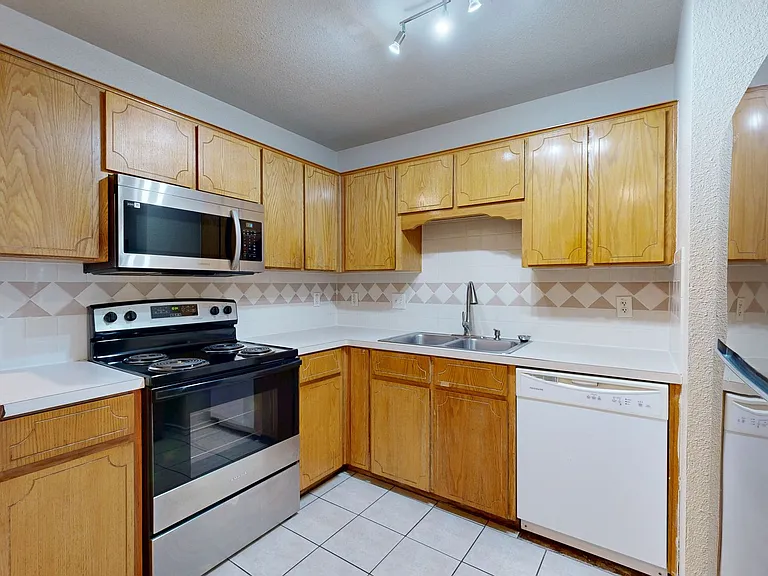 2806 Kerrville Ct #B — Photo 5