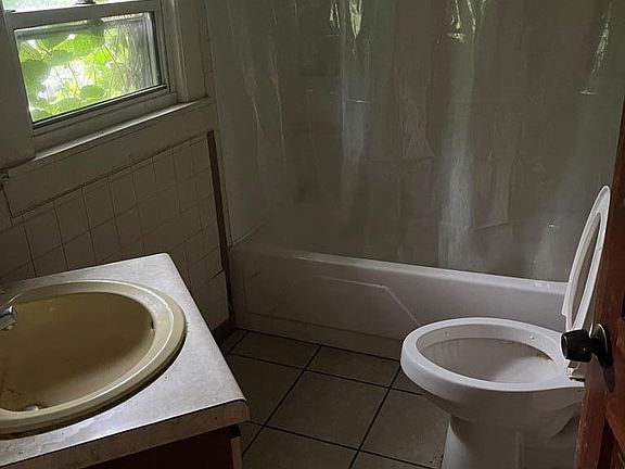 5th image of 119 Askin St