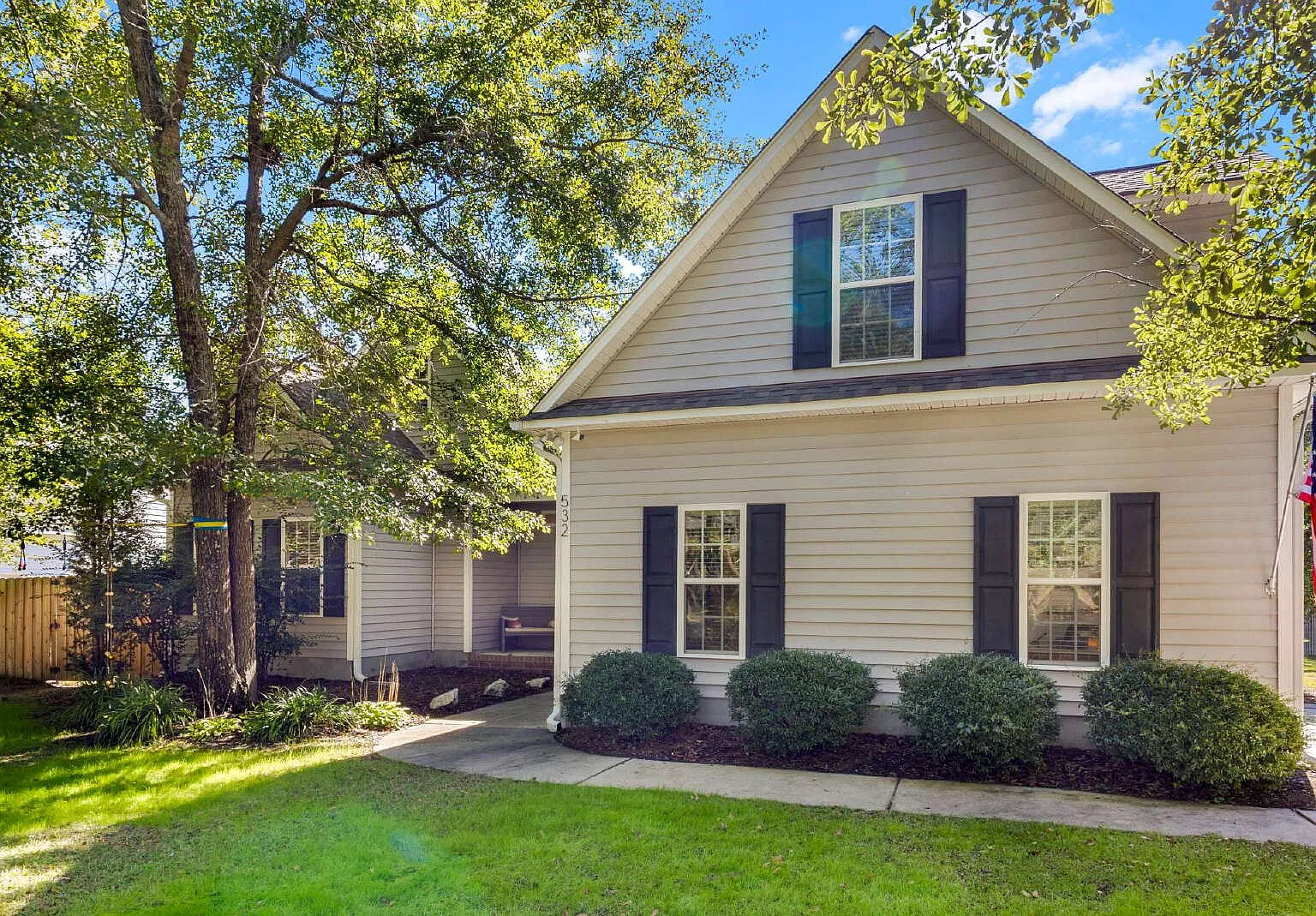 3 bed, 2.0 bath, 2045 sqft, $2,600 — Photo 1