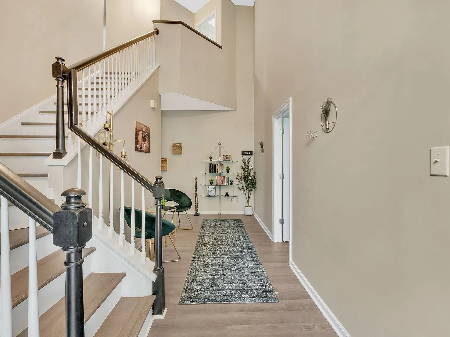 6 bed, $800 — Photo 1