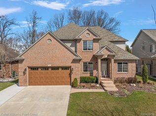 35131 Newport Dr, New Baltimore, MI 48047