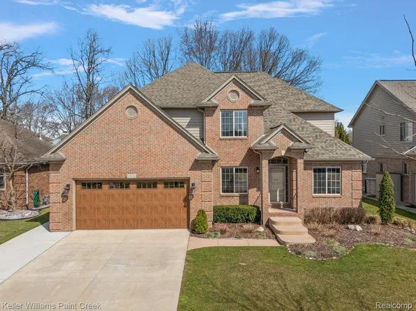 35131 Newport Dr, New Baltimore, MI 48047
