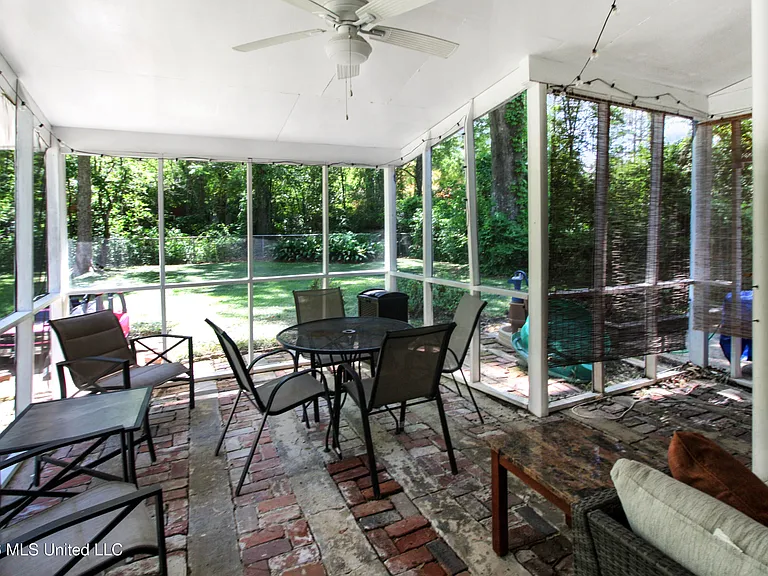 1849 Parkridge Dr — Photo 29