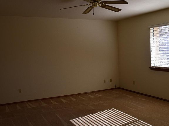 3rd image of 27729 Lakeview Dr