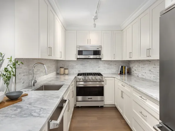 625 Main Street image 4 of 11