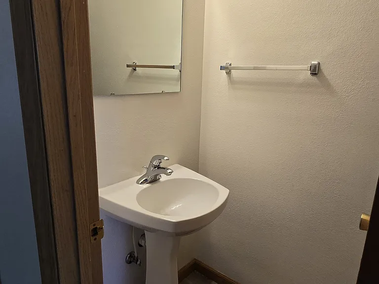 304 Peter Pl #C — Photo 3