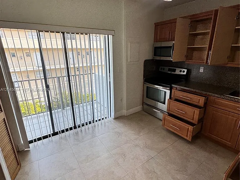 421 Swallow Dr #10 — Photo 4