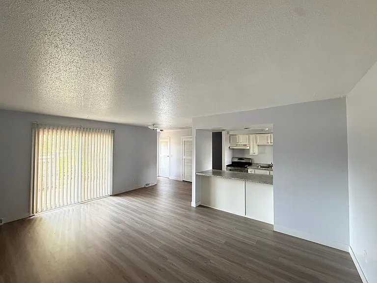 432 Amherst Dr — Photo 24