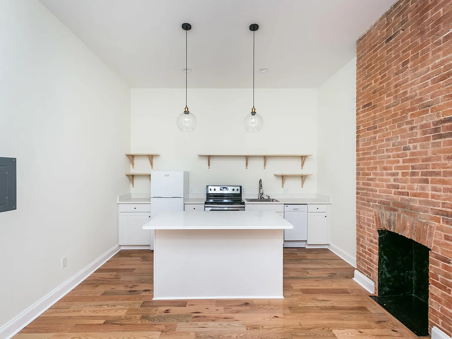 1 bed, 600 sqft, $1,200 — Photo 2