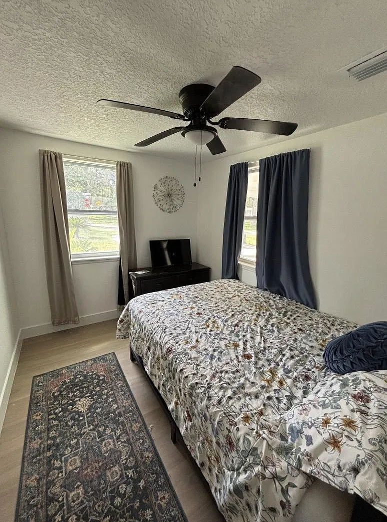4 bed, 2.0 bath, 1120 sqft, $879 — Photo 2