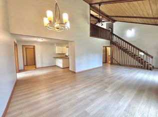 6864 Hallmark Dr, Eden Prairie, MN 55346