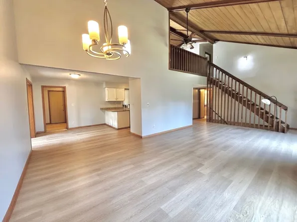 6864 Hallmark Dr, Eden Prairie, MN 55346