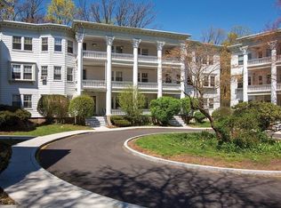 136 Middlesex Rd #3, Chestnut Hill, MA 02467