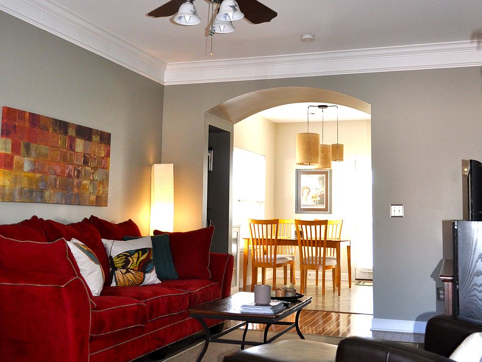 Cozy LR w/ arch into dining