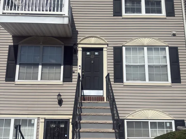 22 Seton Hall Dr, Newark, NJ 07103