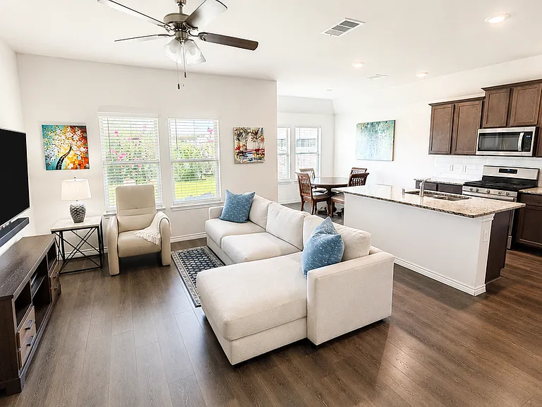 510 Range Dr — Photo 2