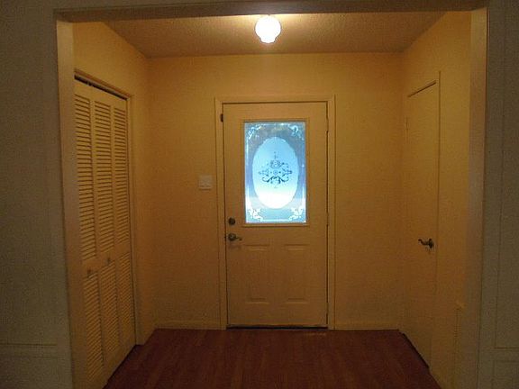 5th image of 615 Chancellor Dr