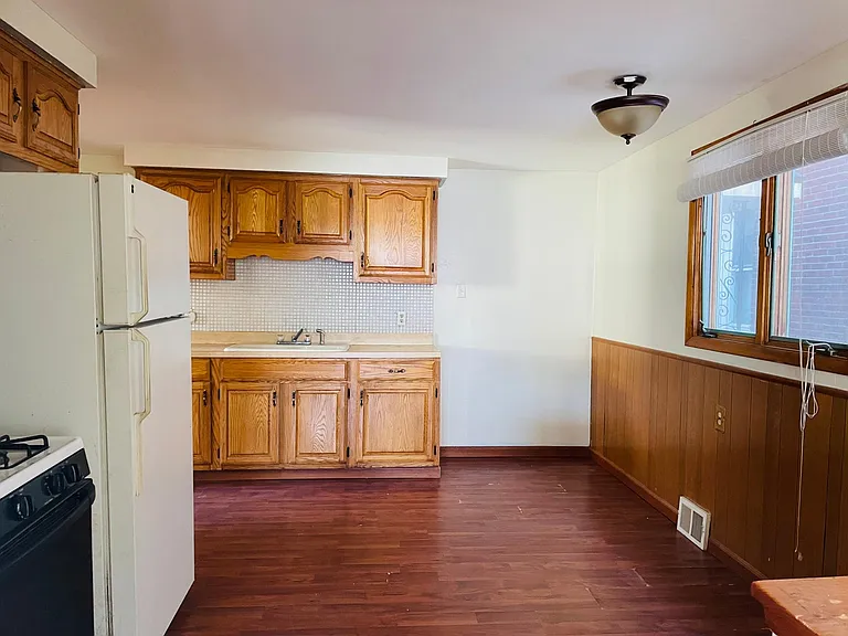 33 Wanda Ave #1 — Photo 3
