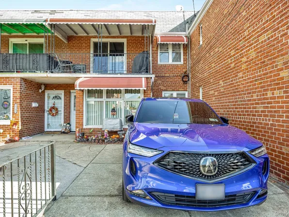 62-45 69th Place, Middle Village, NY 11379