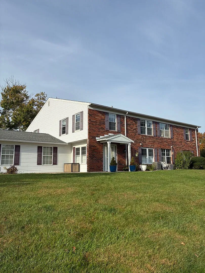 3 Bedroom 1.5 Bath Home — Photo 1